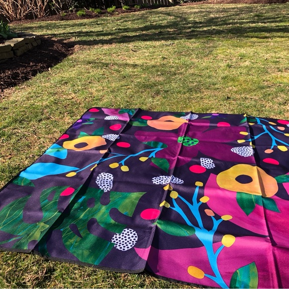 Large Picnic & Beach Blanket Plus Thick Dual Layers Sandproof Waterproof - Picture 4 of 6